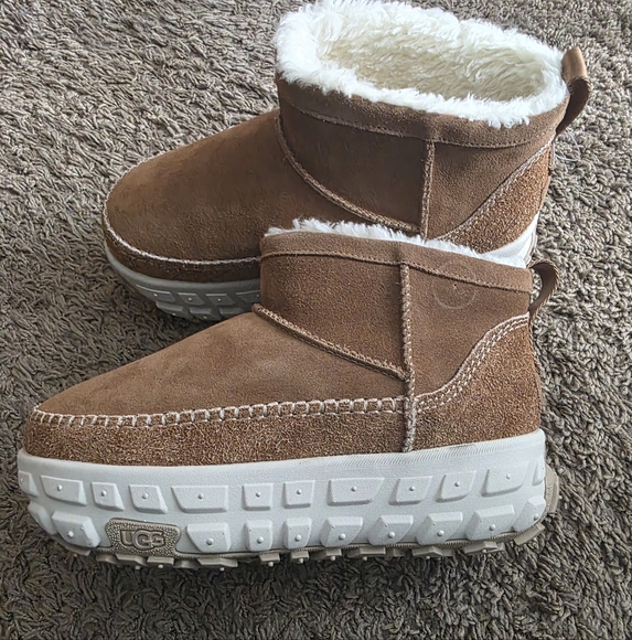 UGG Brown Mens Suede Shearling Boots - Picture 1 of 8
